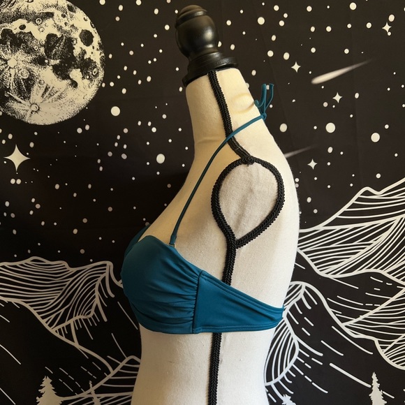 Victoria’s Secret Bikini top - Picture 2 of 4